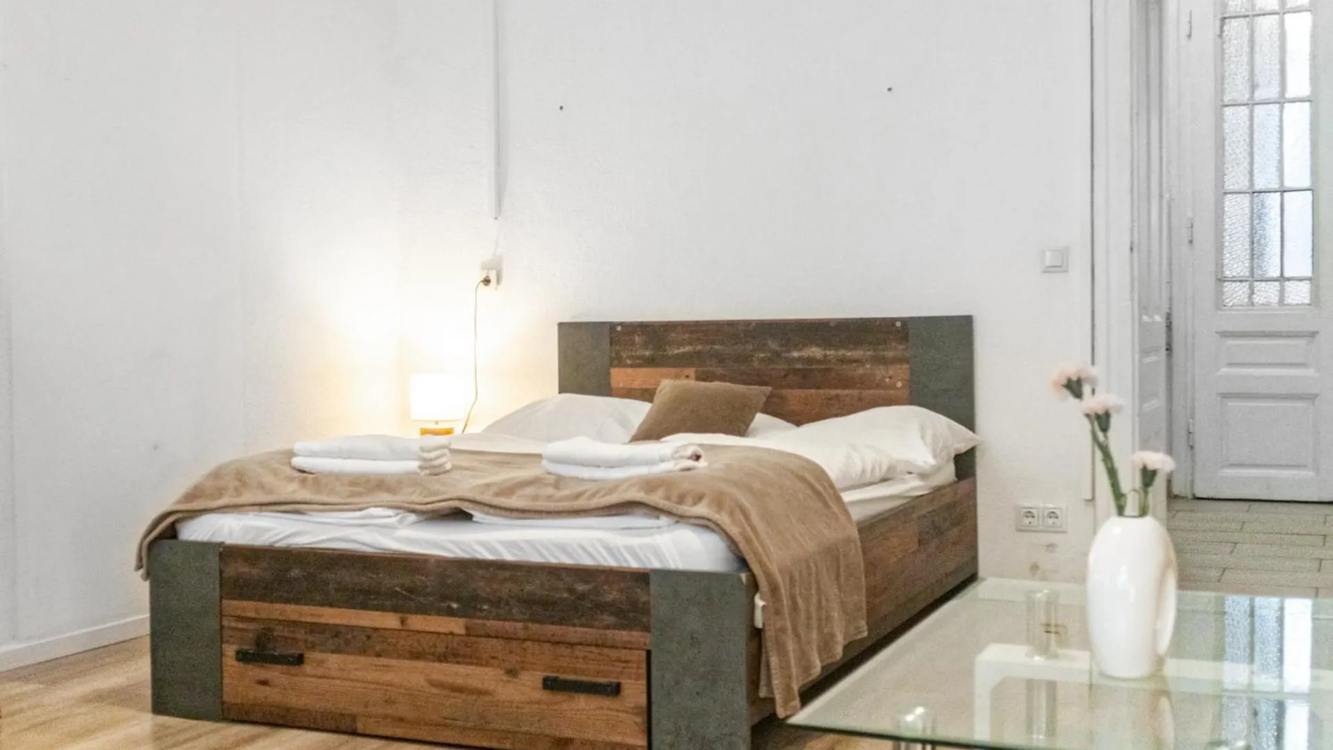 Spacious 1Br Apt, Wifi & Tv, With A Great Location Bécs